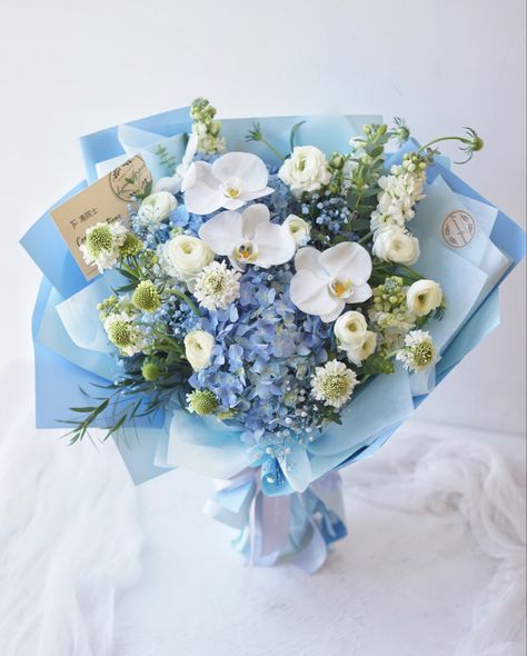 Big Bouquet, Sky Wedding, Graduation Flowers, Bouquet Gift, Flower Gift Ideas, Beautiful Bouquets, Gift Bouquet, Flowers Bouquet Gift, Fresh Flower