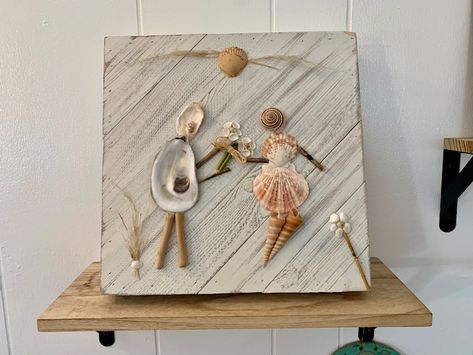 OceanInspiredDesign - Etsy Shell Canvas Art, Seashell People, Seashell Artwork, Shell Artwork, Beach Wall Hanging, Beach Wedding Gifts, Shell Ideas, Seashell Projects, Rope Hair