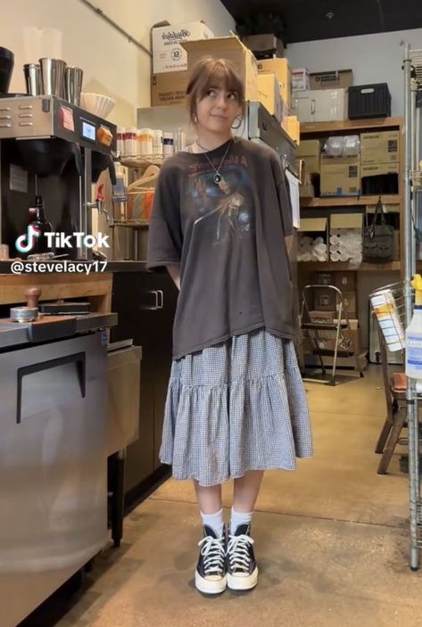 Tshirt Outfits Women Aesthetic, Long Skirts And Tshirts Outfit, Layered Modest Outfit, Cottagegrunge Outfits, Swaggy Outfits Women Summer, Long Skirt With Tshirt, Female Gaze Outfits, Barista Outfits, Long Skirt Outfits