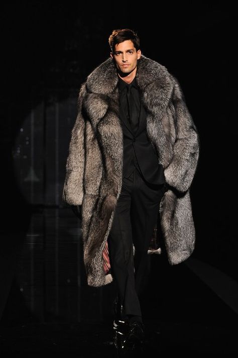 must have Fur Coat Men, Mens Fur Coat, Winter Fur Coats, Mens Fur, Coat Trends, Moncler Jacket, Fur Fashion, Men Winter, Dandy