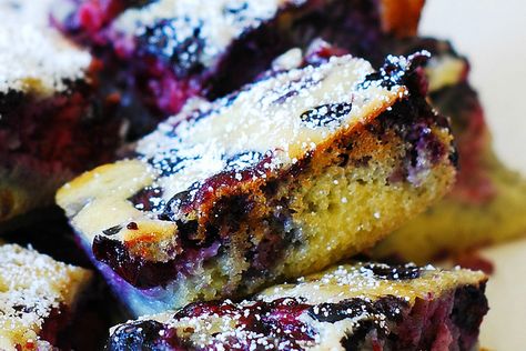 Berry clafoutis Julias Album, Berry Clafoutis, Blueberries Cake, Julia's Album, Clafoutis Recipe, Traditional French Desserts, Berry Desserts, 9 Cake, Clafoutis Recipes