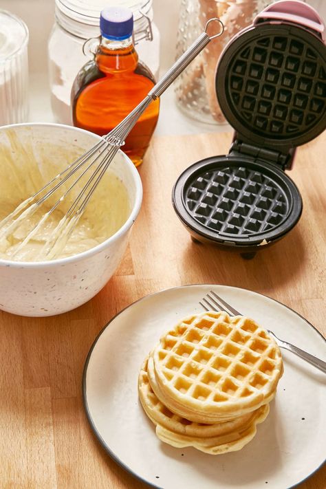 Cinnamon Christmas Cookies, Mini Waffle Maker, Waffles Maker, Gadgets Kitchen Cooking, Cooking Gadgets, Waffle Iron, Cute Kitchen, Cool Kitchen Gadgets, Waffle Maker