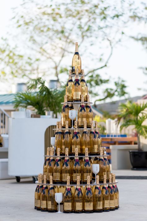 Mini Moet Bottles Wedding, Champagne Bottle Display, Champaign Bottle, Champagne Cart, Champagne Towers, Luxury Event Decor, Champagne Moet, Taittinger Champagne, Gatsby Birthday Party