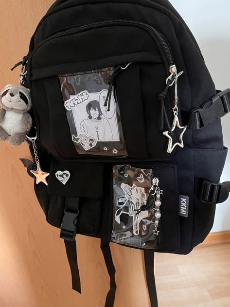 Mochila Kpop, Backpack Art, Stylish School Bags, Backpack Decoration, Spark Creativity, Bags Aesthetic, Pretty Bags, Essential Bag, Cute Bags