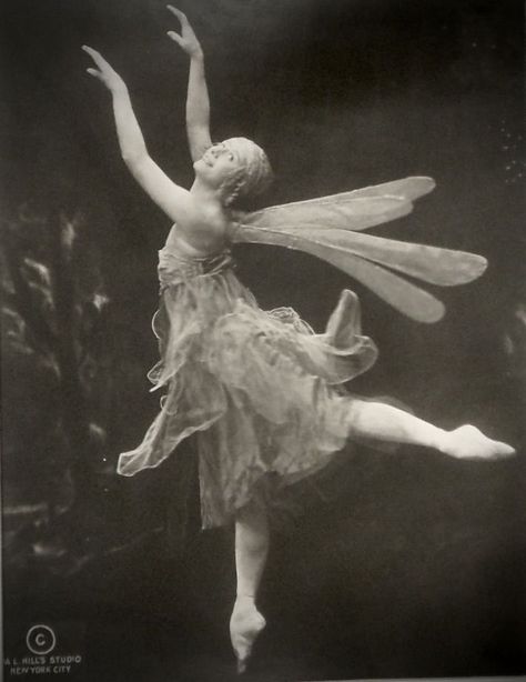 Ira L. Hill, NY George Melies, Anna Pavlova, Vintage Ballerina, Vintage Ballet, Dancers Art, Halloween Fairy, Female Dancers, Image Bank, Ballet Photography