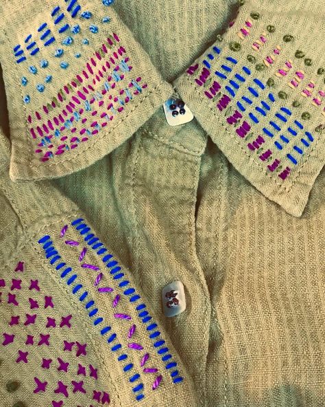 Polly Mason Harold on Instagram: “Coming along! Love the electric blue sashiko thread! Really pops! It may be a bit much but I couldn’t resist! Look forward to wearing this…” Diy Embellishments Clothes, Sashiko Embroidery Clothes, Hand Stitch Embroidery, Sashiko Scarf Diy, Sashiko Sweatshirt, Sashiko Shirt Embroidery, Sashiko Bags Totes, Sashiko Patch Blanket, Clothes Upcycle