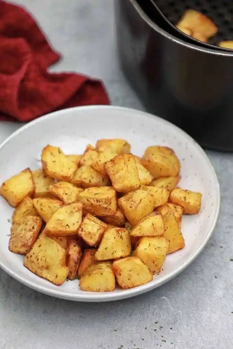 Air Fryer Potato Cubes (Cubed Potatoes) - K's Cuisine Air Fryer Cubed Steak, Potatoes In Air Fryer, Potatoes Air Fryer, Potato Cubes, Air Fryer Potato, Party Side Dishes, Cubed Steak, Frozen Chicken Wings, Chicken Quarters