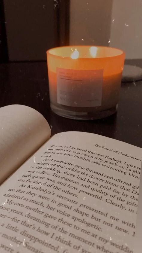 Aesthetic Candle Photos, How To Take Candle Photos, Candles Photography Ideas, Candles Aesthetic Photography, Candle Photoshoot Ideas, Scented Candles Aesthetic Room, Candlelight Photography, Video Candle, Candle And Book