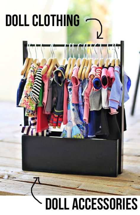 American Girl Clothing Rack via lilblueboo.com #diy #tutorial #americangirl OMGH THIS WILL BE PERFECT FOR AN ACTINGSPY DOLL!!! Baby Born Kleidung, American Girl Furniture, Girls Furniture, Doll Storage, Diy Clothes Rack, American Girl Diy, Куклы American Girl, American Girl Doll Furniture, American Girl Doll Diy