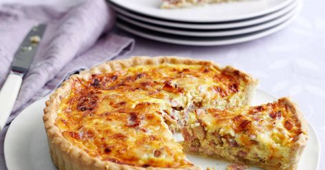 This quiche Lorraine recipe by Mary Berry is a great stand-by for lunch or supper, always best eaten hot or warm. Quick Quiche, Quiche Lorraine Recipe, Mary Berry Recipe, Easy Quiche, Healthy Recipes Easy Snacks, Mary Berry, Healthy Snacks Easy, Quiche Recipes, Healthy Snacks Recipes