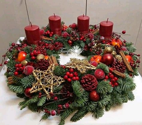 Dining Table Candle Decor, Table Candle Decor, Dining Table Candle, Xmas Decorations Diy, Christmas Flower Decorations, Christmas Advent Wreath, Christmas Candle Holder, Gold Christmas Tree Decorations, Table Candle