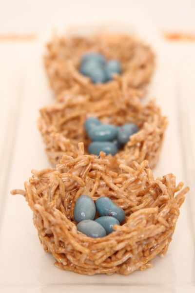 Birds Nests Recipe, Edible Bird's Nest, Easter Tables, Easter Fun Food, Birds Nests, Spring Ahead, Easter Games, Easter Egg Dye, Spring Birds