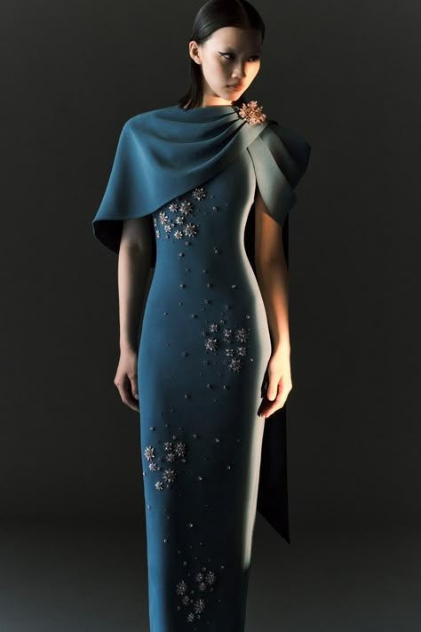 Huishan Zhang Resort 2025 Collection | Vogue Huishan Zhang, Fashion Identity, Cheongsam Dress, فستان سهرة, Next Clothes, Metallic Dress, Luxury Dress, Latest Outfits, Elegant Outfit