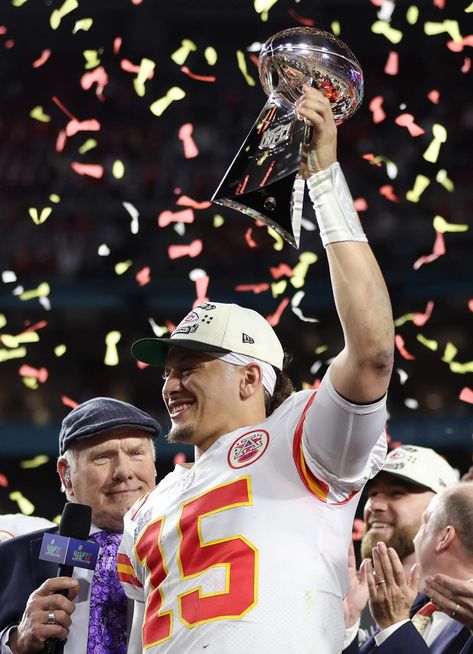 Lombardi Trophy, Fox Images, Chiefs Super Bowl, Afc Championship, Vince Lombardi, Nfl Football Teams, Kc Chiefs, Be Unique, Nfl Teams