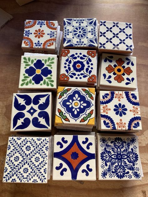 Diy Tiles Clay, Arabic Ceramic, Greek Tiles, Tile Making, Interior Tiles, Tanah Liat, Soyut Sanat Tabloları, Hand Painted Tiles, Blue Pottery