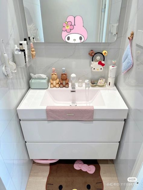 Cute Aesthetic Room, Cuartos Aesthetic, Hello Kitty Bathroom, Ideas Cuarto, Girly Bathroom, Stationery Desk, House Remodeling, Desk Inspo, Deco Bedroom