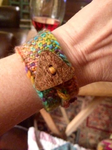 Fiddlesticks - My crochet and knitting ramblings. Knit Bracelets, Sweater Knitting Tutorial, Knitted Bracelets, Yarn Jewelry, Cuffs Diy, Knitted Projects, Knit Bracelet, Knit Jewelry, Loom Knitting Patterns