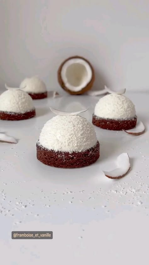 Elegant Small Desserts, Mini Desserts Videos, Dessert Hors D'oeuvres, Mascarpone Desserts, Easy Fancy Desserts, Dessert Garnish, Small Sweet Treats, Gelatin Sheets, Tiny Desserts