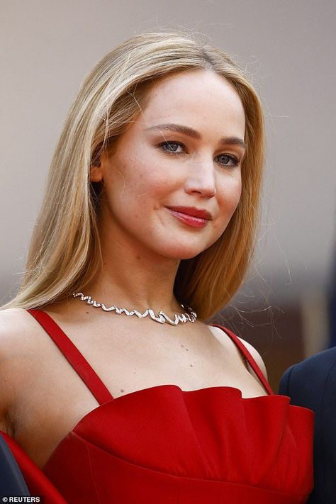 Jeniffer Lawrance, Jennifer Lawrence Hair, Jennifer Lawrence Photos, Jennifer Lawrence Pics, Red Gowns, Female Actresses, Natalie Portman, Hollywood Celebrities, Celebrity Look