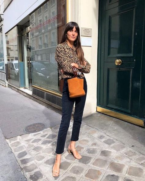 Parisian Chic Style: Your Everyday Essentials 2020 Leila Sfez, Leia Sfez, Dress Like A Parisian, Look Festival, French Girl Chic, Parisian Chic Style, Simple Fall Outfits, Winter Mode, Elegante Casual