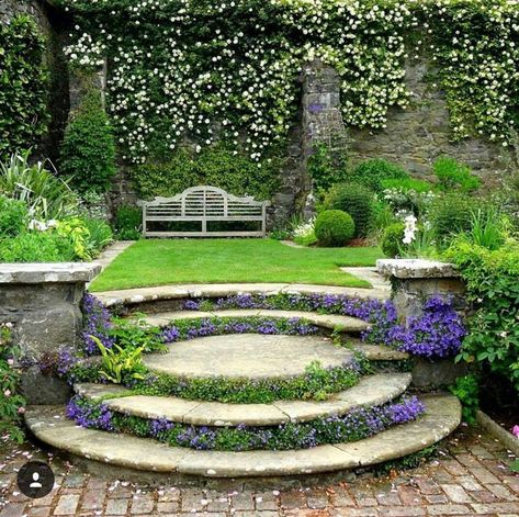 Small Cottage Garden Ideas, Stone Steps, Garden Walkway, Garden Steps, Have Inspiration, Formal Gardens, White Gardens, Small Garden Design, Diy Planters