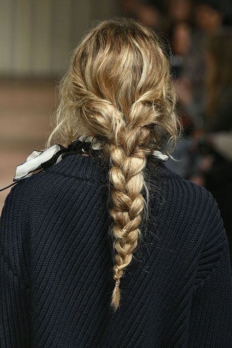 Messy Braids, Plaits Hairstyles, Fishtail Braid, Long Braids, Carrie Bradshaw, Grunge Hair, 가을 패션, Aesthetic Hair, Messy Hairstyles