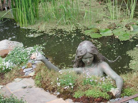 Garden Statues, Nature Aesthetic, Tombstone, Green Aesthetic, Dream Garden, Garden Paths, Aphrodite, Water Features, Pretty Pictures