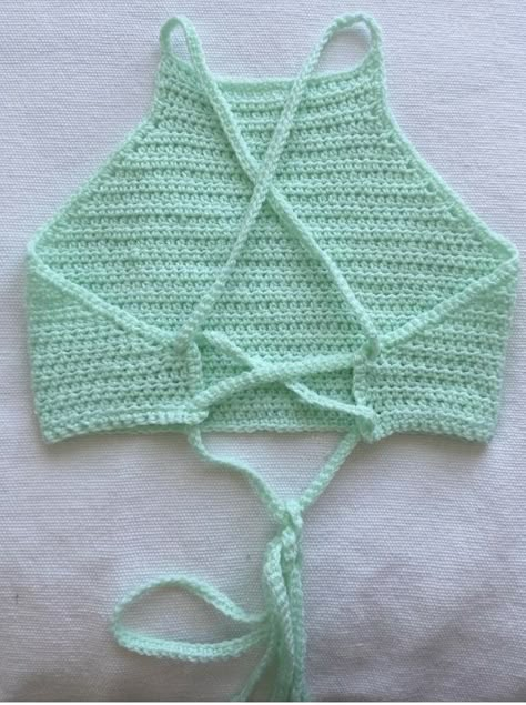 Crochet Crop Top Pattern, Mode Crochet, Crochet Ladies Tops, Crochet Tops Free Patterns, Crochet Bralette, Crochet Summer Tops, Crochet Fashion Patterns, Crochet Crop, Crochet Halter Tops