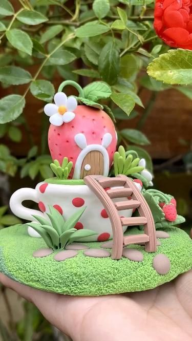 Fimo Kawaii, Clay Fairy House, Clay Crafts For Kids, Clay Fairies, Tanah Liat, Clay Diy Projects, Clay Crafts Air Dry, Polymer Clay Dolls, Cute Clay