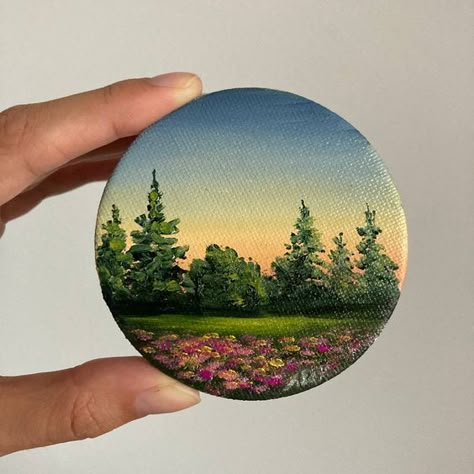 Acrylic painting // CD painting Painting Circles On Canvas, Cute Circle Paintings, Oil Painting On Small Canvas, Mini Circle Canvas Paintings, Canvas Magnets Painted, Cute Landscape Paintings, Painting Ideas Circle Canvas, Circle Painting Ideas, Wood Art Painted