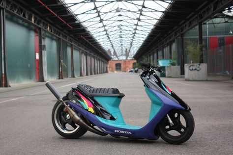 Honda Metropolitan, Vw Bus T2, Moped Motorcycle, Honda Scooters, Custom Moped, Honda Dio, Go Kart Plans, Motorcycle Custom, Scooter Custom