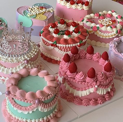 Kue Macaroon, Bolo Vintage, Resipi Kek, Vintage Birthday Cakes, Cakes And Pastries, Pastel Cupcakes, Pastel Cakes, Cute Baking, Pretty Dessert