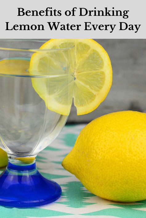 Benefits Of Drinking Lemon Water, Lemon Water Health Benefits, Causes Of Bad Breath, Water Health Benefits, Water Lemon, Lemon Health Benefits, Drinking Hot Water, Warm Lemon Water, Drinking Lemon Water