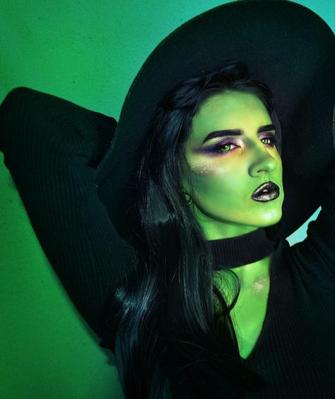 Witch Of The West, Wicked Witch Of The West, Witch Makeup, Creepy Halloween Makeup, Green Skin, Face Paint Makeup, Halloween Makeup Inspiration, Fx Makeup, Face Painting Halloween