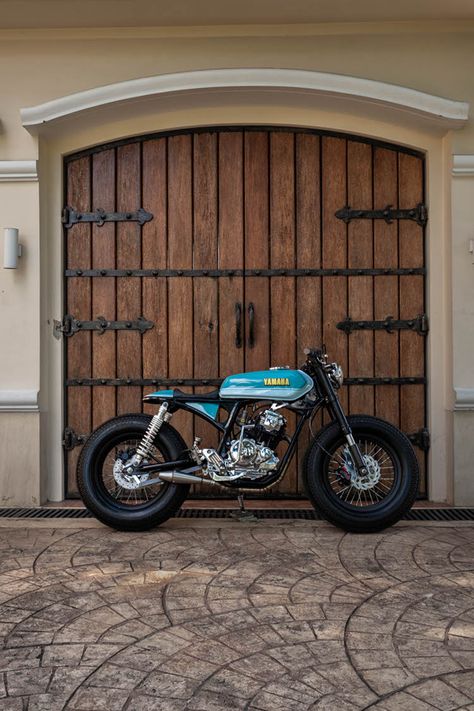 Custom Bikes Cafe Racers, Yamaha Rx100, Suzuki Cafe Racer, Yamaha Cafe Racer, Cafe Racer Design, Мотоциклы Cafe Racers, Yamaha Bikes, Cafe Racer Style, Cafe Bike