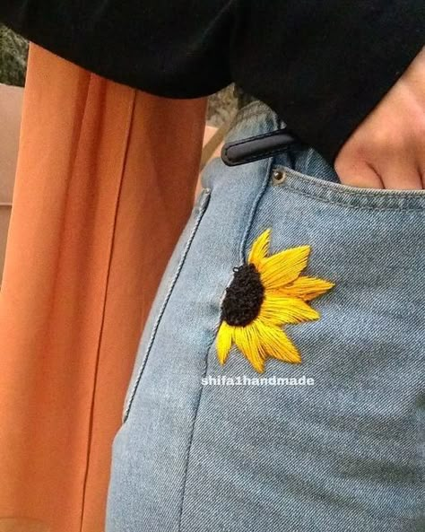 H A N D M A D E on Instagram: "⁦❤️�⁩🌻 . #embroidery #embroideryart #embroiderydesign #embroideryjeans #sunflower #etsy #dmc" Embroidery In Pants, Embroidery Designs For Pants, Embroider Clothes Diy Hand Embroidery, Denim Embroidery Ideas, Pants Embroidery Ideas, Hand Embroidery Jeans, Embroidery On Tshirt, Sunflower Embroidery Pattern, Embroidery Sunflower