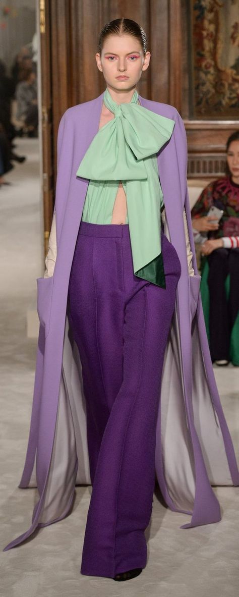 Valentino Purple Pants Outfit, Mint Fashion, Cape Wedding Dress, Valentino Designer, Valentino Fashion, Valentino Couture, Purple Pants, Moda Paris, Google Plus