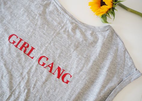 DIY | Slogan T-shirt - Made Up Style T Shirt Tutorial, Fun And Easy Crafts, Comfy Jeans, Slogan Tshirt, Slogan T Shirt, Quote Tees, Plain Tops, Easy Crafts For Kids, Girl Gang