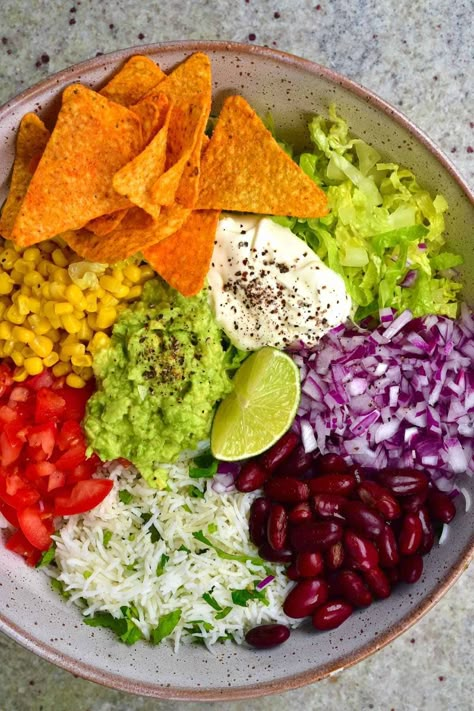 Rice Bowl Salad, Mexican Salad Bowl Recipe, Clean Vegetarian Eating, Clean Vegetarian Meals, Healthy Rice Bowls Vegetarian, Vegetarian Mexican Bowl, Vegan Dinner Inspiration, Healthy Food Inspiration Vegetarian, Mexican Burrito Bowl Vegetarian