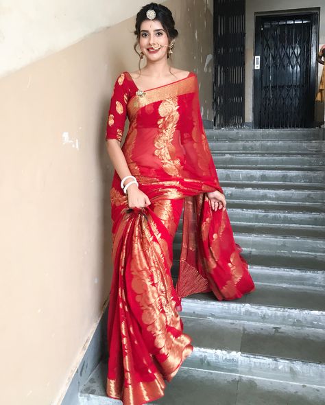 Charu Asopa, Blouse Styling, Red Sarees, Trendy Outfits Indian, Simple Saree Designs, Indian Sari Dress, Saree Fashion, Saree Style, Beautiful Sarees