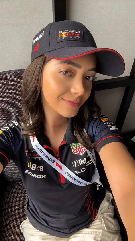 Racing Clothes For Women, Redbull Girl Aesthetic F1, Employee Clothes, F1 Outfit, Racing Jacket Outfit, Formula 1 Gp, Redbull Racing, F1 Merch, Race Outfit