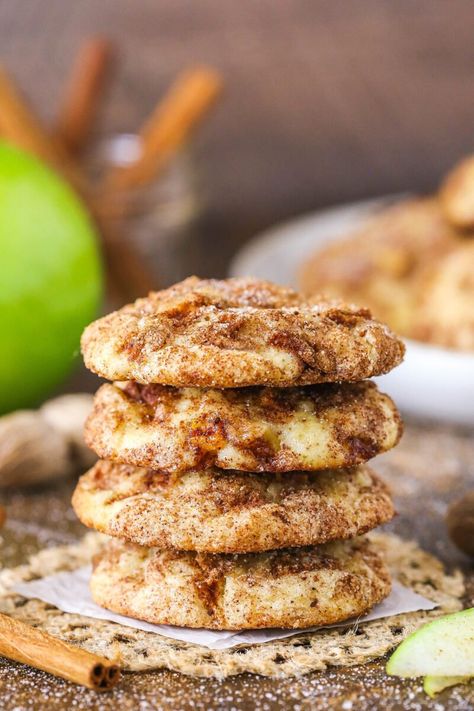 Apple Snickerdoodle, Apple Cookies Recipes, Apple Pie Cookies, Apple Cookies, Snickerdoodle Cookies, Cinnamon Cookies, Cookie Spread, Apple Filling, Cinnamon Apple