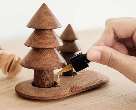 Wood Diffuser, Wood Props, Carved Wooden Animals, Handmade Soap Recipes, Ceramic Molds, Wooden Christmas Tree, Aroma Essential Oil, Scent Diffuser, Unusual Gift