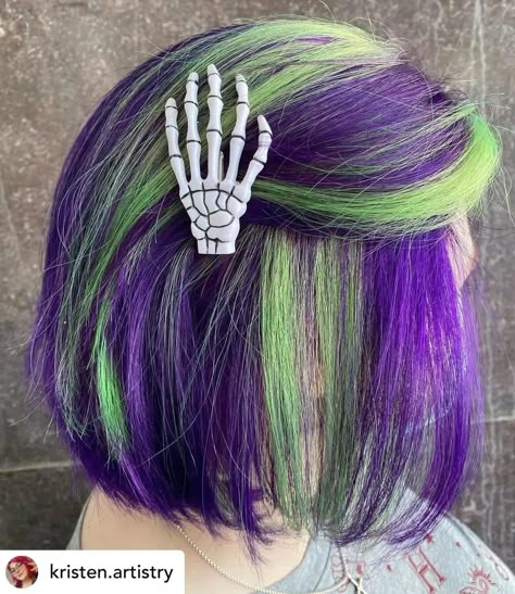 Gorgeous purple and green hair color for Halloween. Are you ready to get spooky? Whether you're looking for fun hairstyles for Halloween or Halloween hair color ideas, you'll get some serious hair inspo from this post! Here are 31 of the coolest, most creative Halloween hairstyles on the planet! Orange Purple Green Black Hair, Short Halloween Hair Color, Purple Hair Green Highlights, Halloween Hair Short, Purple Hair With Green Highlights, Halloween Inspired Hair Color, Beetlejuice Hair Color, Halloween Hair Color Ideas Short Hair, Purple And Green Hair Short