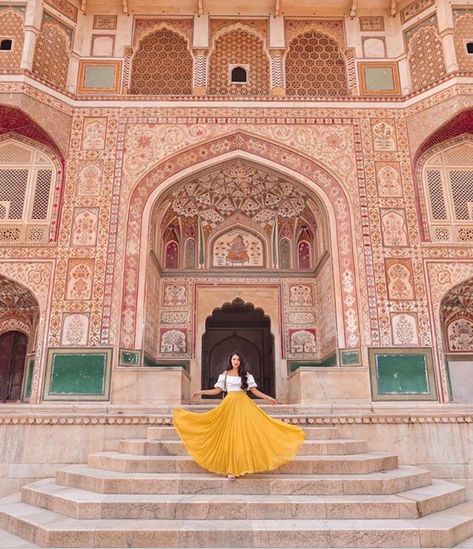 Jaipur Travel, Amer Fort, India Travel Places, Udaipur India, Travel Photoshoot, Travel Pose, India Architecture, India Wedding, Tuk Tuk