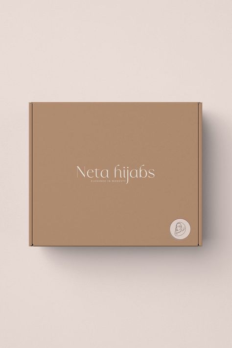 Hijab Logo Design Idea, Hijab Logo Design Branding, Hijab Box Packaging, Aesthetic Box Packaging, Hijab Packaging Ideas, Hijab Box Design, Hijab Branding, Hijab Flatlay, Hijab Packaging