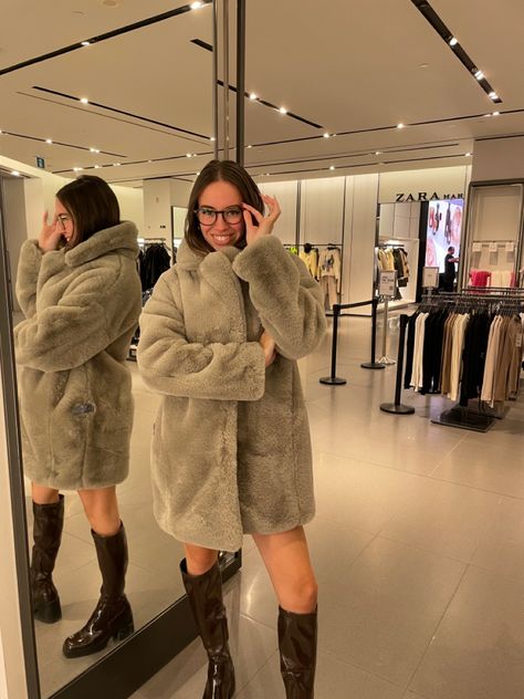 Zara Fur Coat, Zara Fur Jacket, Zara Coat, Winter Clothes, Faux Fur Coat, Fur Jacket, Brown Boots, Amsterdam, Fur Coat