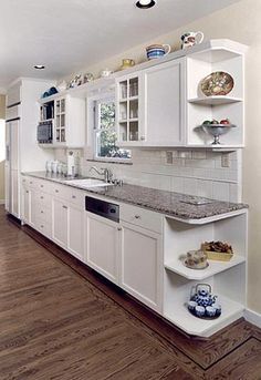 Open shelving at end of lower cabinets and to extend upper cabinets Window Corner, Kitchen Cabinet Shelves, New Kitchen Cabinets, Kitchen Corner, Diy Kitchen Cabinets, Grey Kitchens, White Kitchen Cabinets, Trendy Kitchen, Kitchen Remodel Ideas