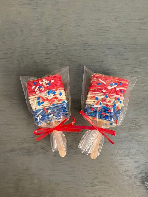 Red White and Blue Candy Coated Rice Crispy Pops Patriotic Treats, Party Favors Fourth of July - Etsy Red White And Blue Candy Bar, Red White And Blue Party Ideas, Red White And Blue Candy, Rice Crispy Pops, Fourth Of July Pics, 4th July Food, Patriotic Treats, Candy Kabobs, July Desserts