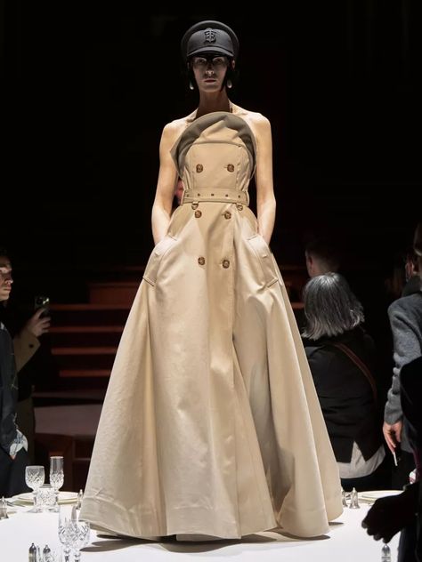 Burberry Spring 2023, Runway Magazine, Burberry Dress, Trench Dress, Burberry Trench, Elsa Schiaparelli, Burberry Prorsum, Hairstyles And Haircuts, Weird Fashion